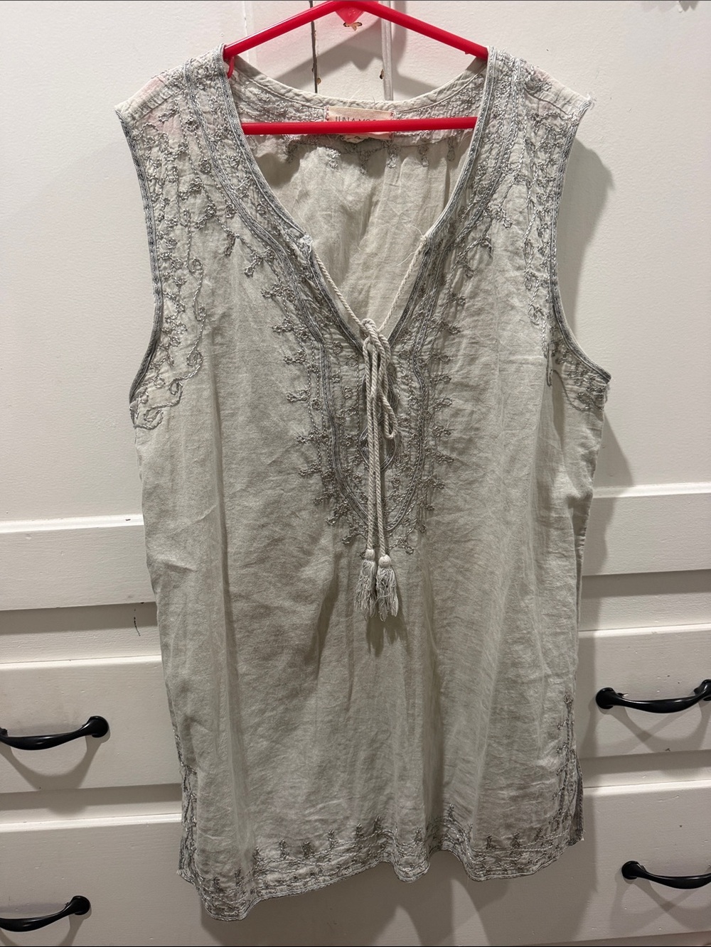 Embroidered Sleeveless V-Neck Tunic in Light Gray